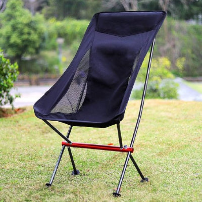 Chaise de camping avec tissus respirant dans un parc