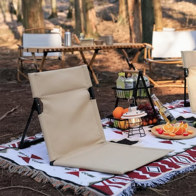 Chaise de camping Beige dans un aire de camping