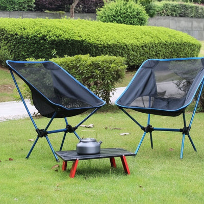 Chaise de camping légère et confortable dans un parc