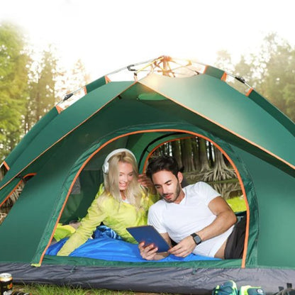 couple reposant dans tente camping