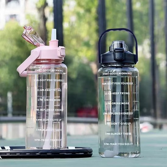 Gourde plastique aquanomad couvercle rose ou noir