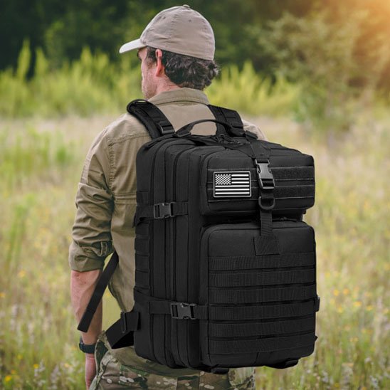 Homme avec Sac à dos pour randonnée Noir
