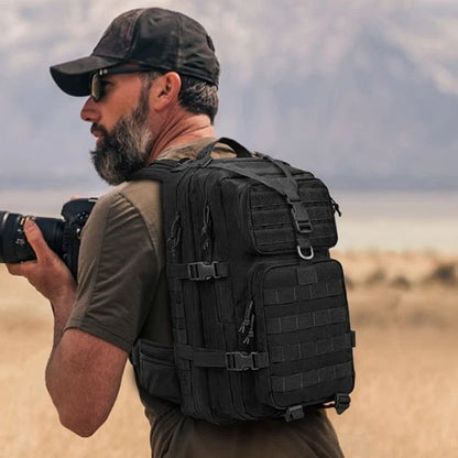 Homme photographie nature avec Sac à dos pour randonnée noir