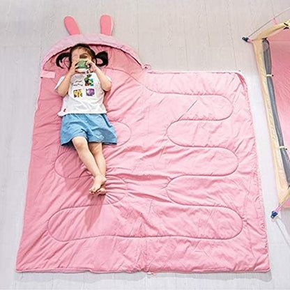 jeune fille sur Sac de couchage enfant rose 