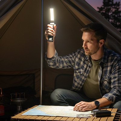 Lampe de poche éclaire votre carte