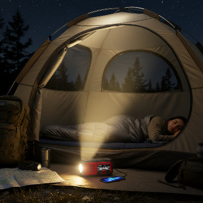 Lampe de poche multifonction rouge éclairant tente et recharge téléphone