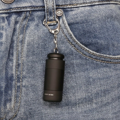 Lampe de poche rechargeable noir attaché à votre taille