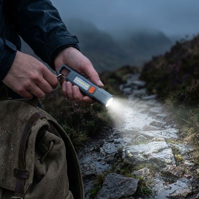 Lampe de poche s'attache facilement au sac à dos