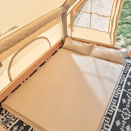 Matelas gonflable 2 personnes dans une tente gonflable