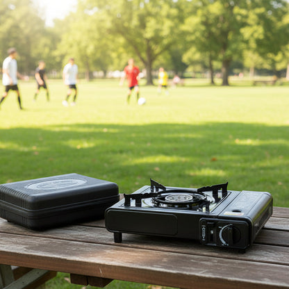 Réchaud à gaz noir sur table dans un parc