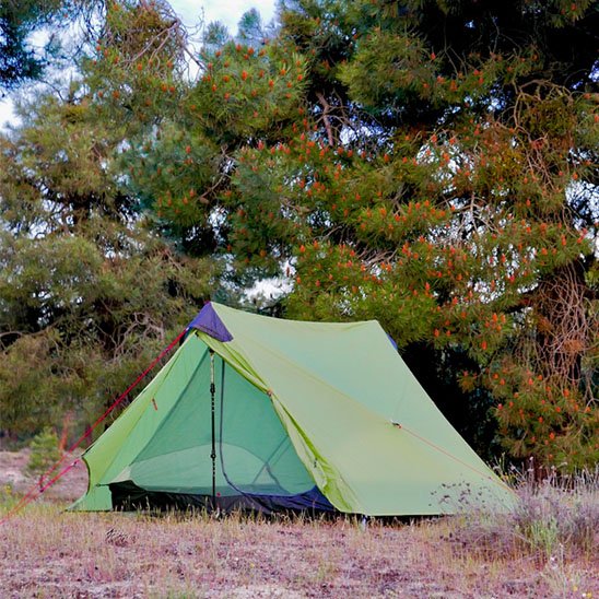 Tente camping facade ovent fermé